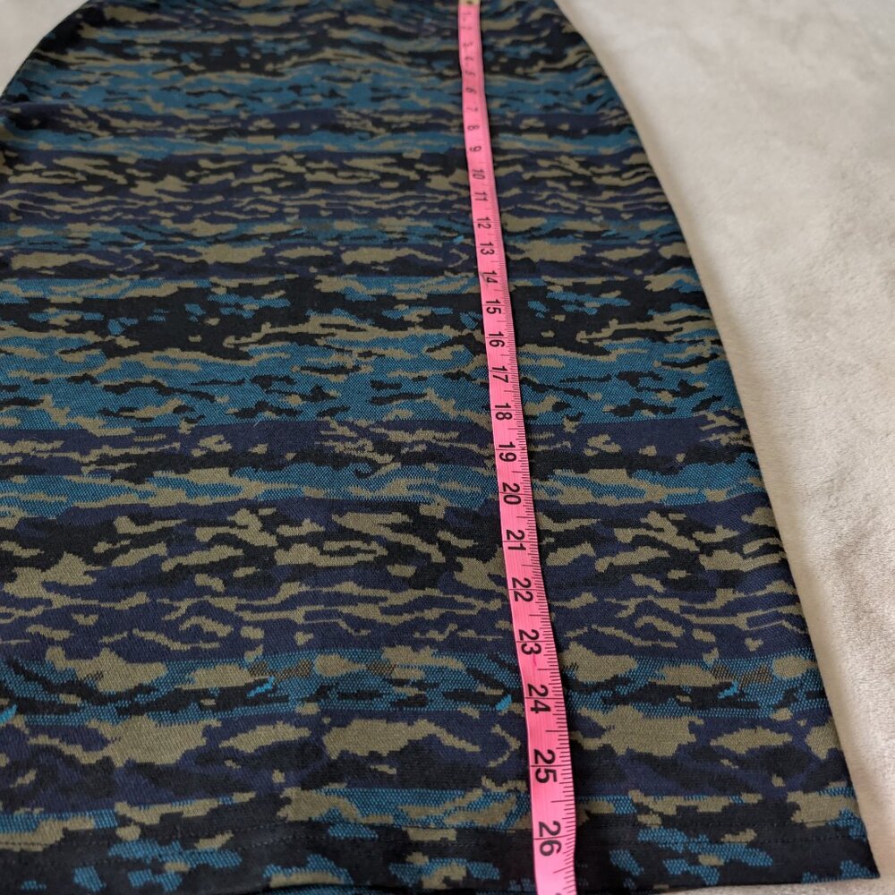 3/$30 Knit stretch pencil skirt - Picture 2 of 7